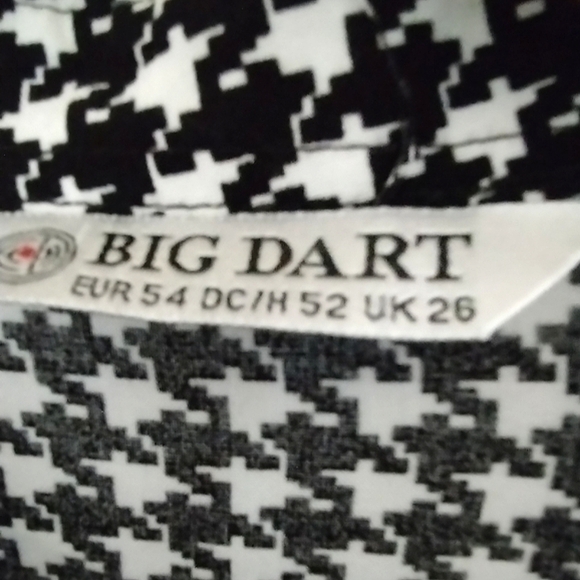 Houndstooth Button down Top - Picture 7 of 9